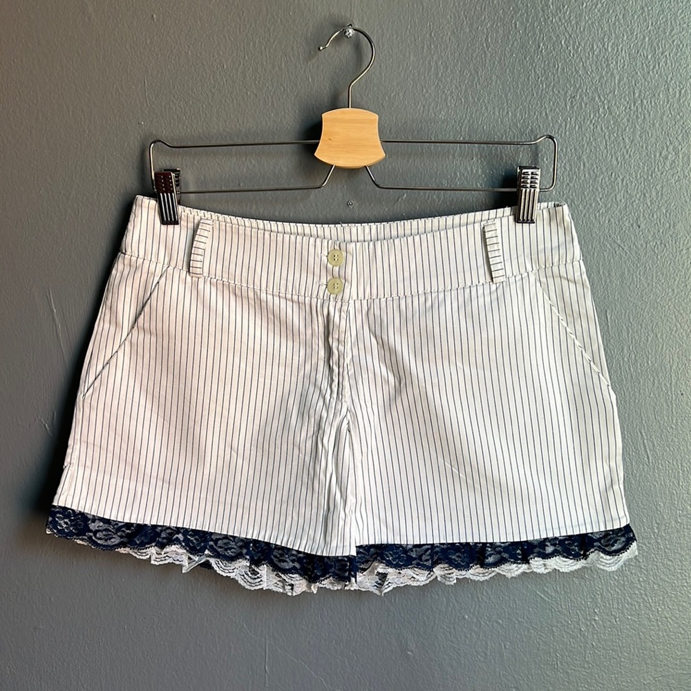 Rinascimento Pin stripped shorts with lace - size S